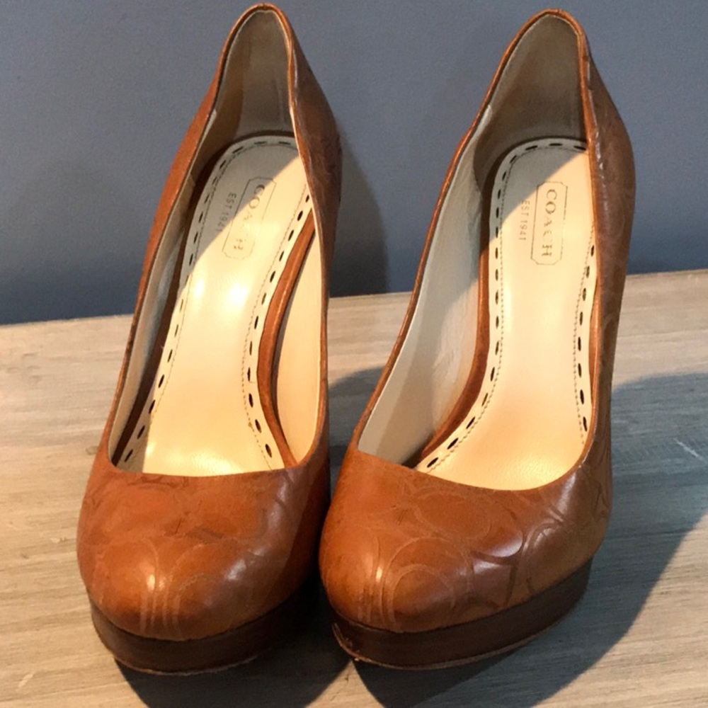 Coach brand buckskin color heels